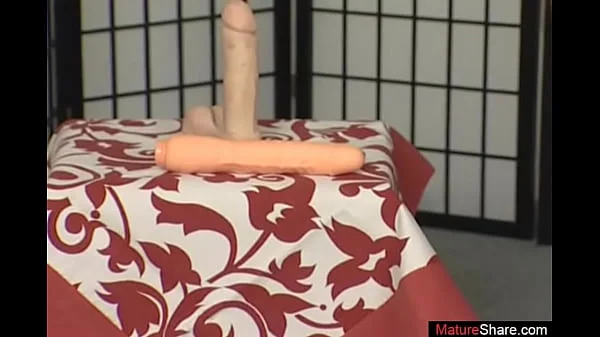 Old lady deals dildo up her bush during home casting
