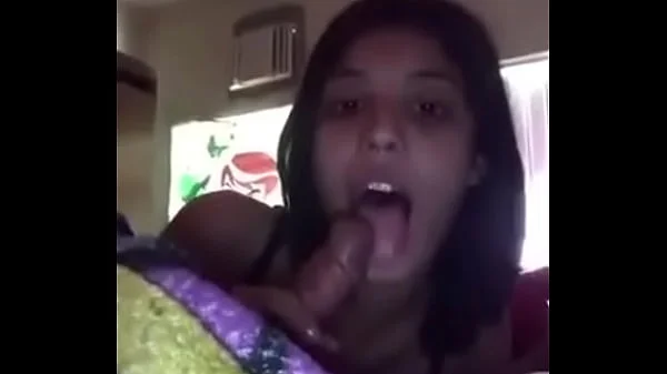 Namorada chupa o pau do amigo e depois rebola gostoso com a calcinha branca de lado
