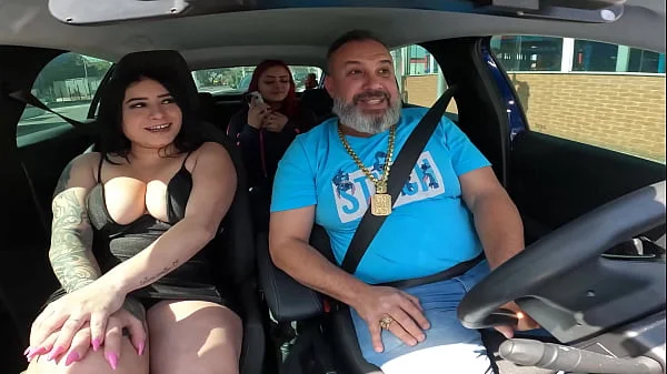 Com duas no carro estreamos a Paloma Guedes dando o cú na carona