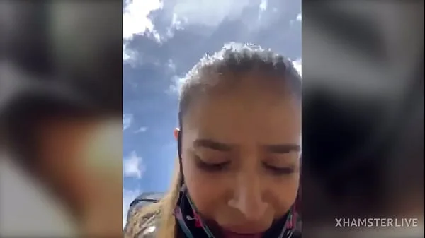 Sara fun squirt en público