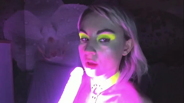 kelly copperfield deepthroats LED glowing dildo on webcam