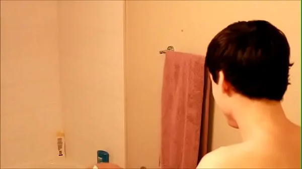 Entro sin querer al baño