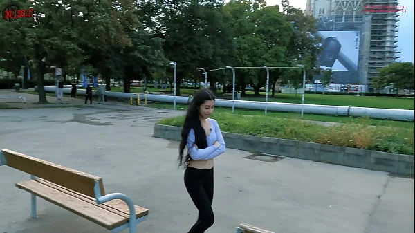 Extreme flashing in Vienna - DOLLSCULT